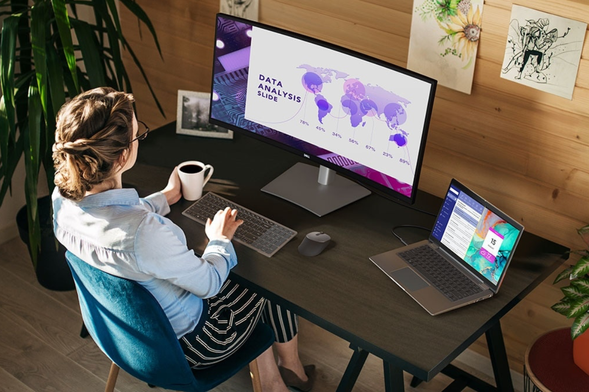 Dell monitory se zahnutou obrazovkou